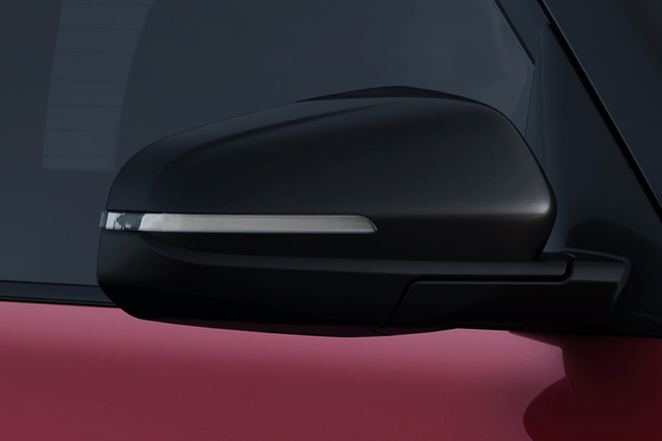 هيونداي كريتا Drivers Side Mirror Front Angle