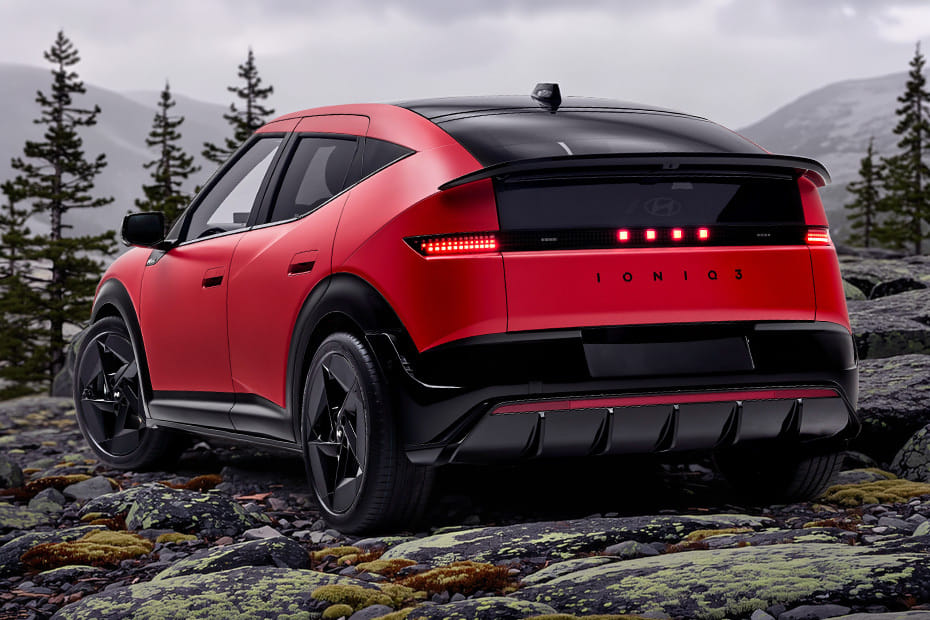 Rear Cross Side View of هيونداي أيونيك 3