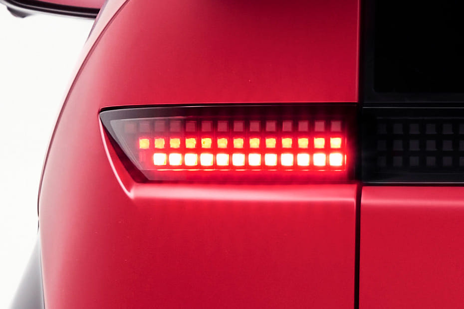 أيونيك 3 Tail light