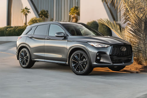 انفنتي QX50 Front Cross Side View