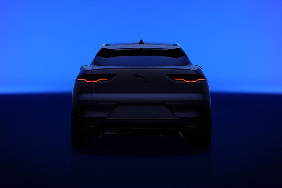 Rear Medium View of جاكوار آي-بايس