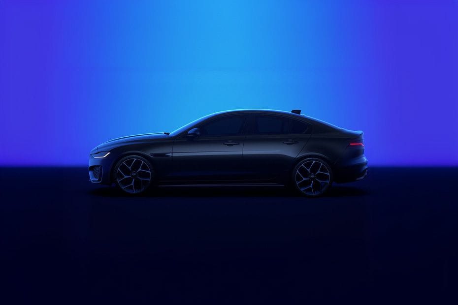 جاكوار XE Side Medium View
