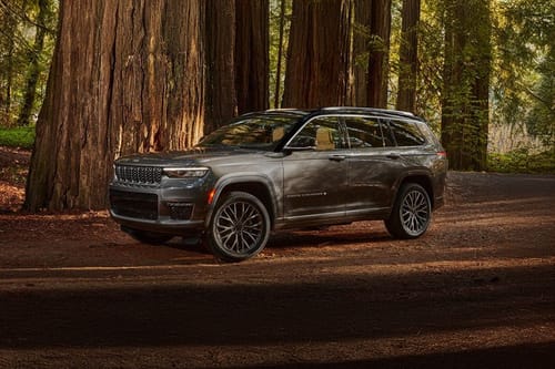 Jeep Grand Cherokee Front Side View