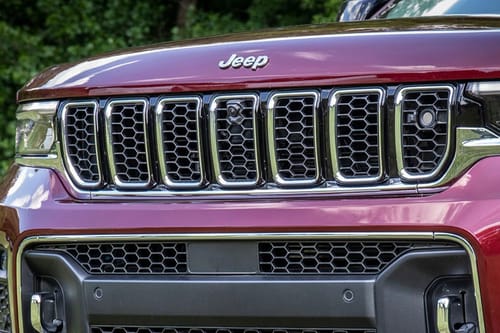 Grand Cherokee Grille View