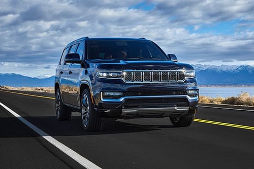 جراند واجونير Medium Angle Front View