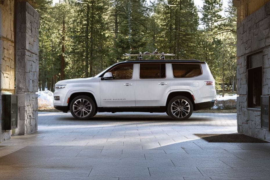 GRAND WAGONEER Side view