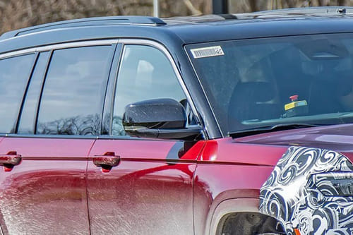 جيب Grand Cherokee 2026 Drivers Side Mirror Front Angle