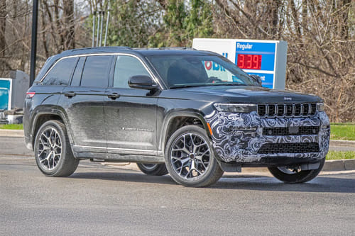 جيب Grand Cherokee 2026 Front Cross Side View