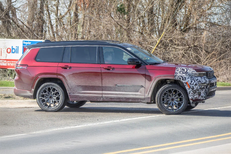 Grand Cherokee 2026 Medium Angle Front View