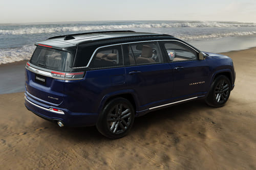 كوماندَر Rear Medium Side View