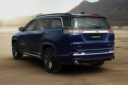 Rear Medium View of جيب كوماندَر