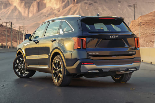 Rear Cross Side View of كيا سورينتو