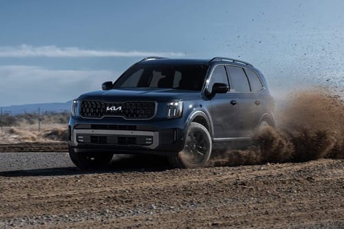 كيا تيلورايد Front Cross Side View