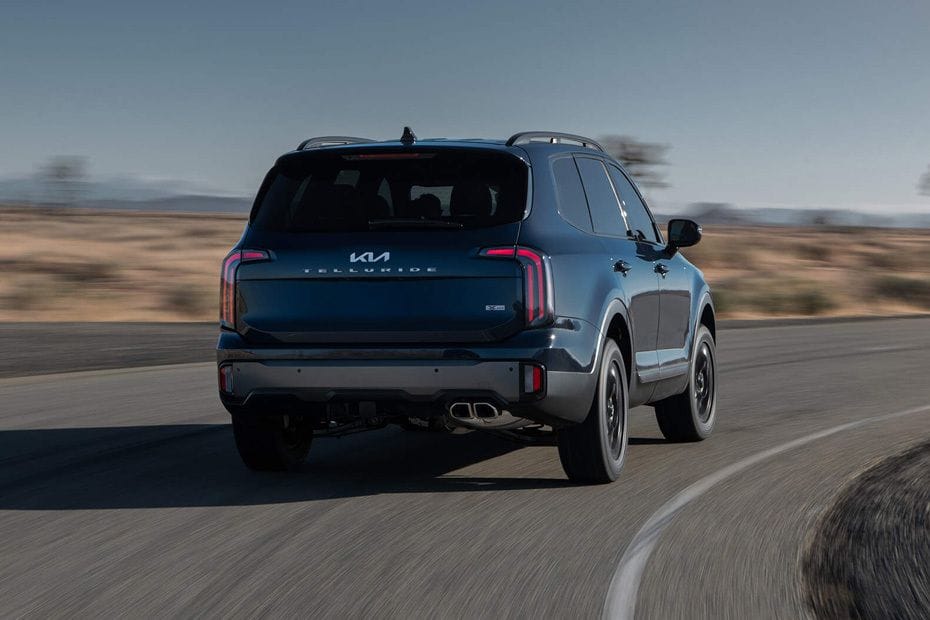 Rear Cross Side View of كيا تيلورايد