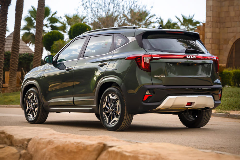Rear Cross Side View of KIA Seltos