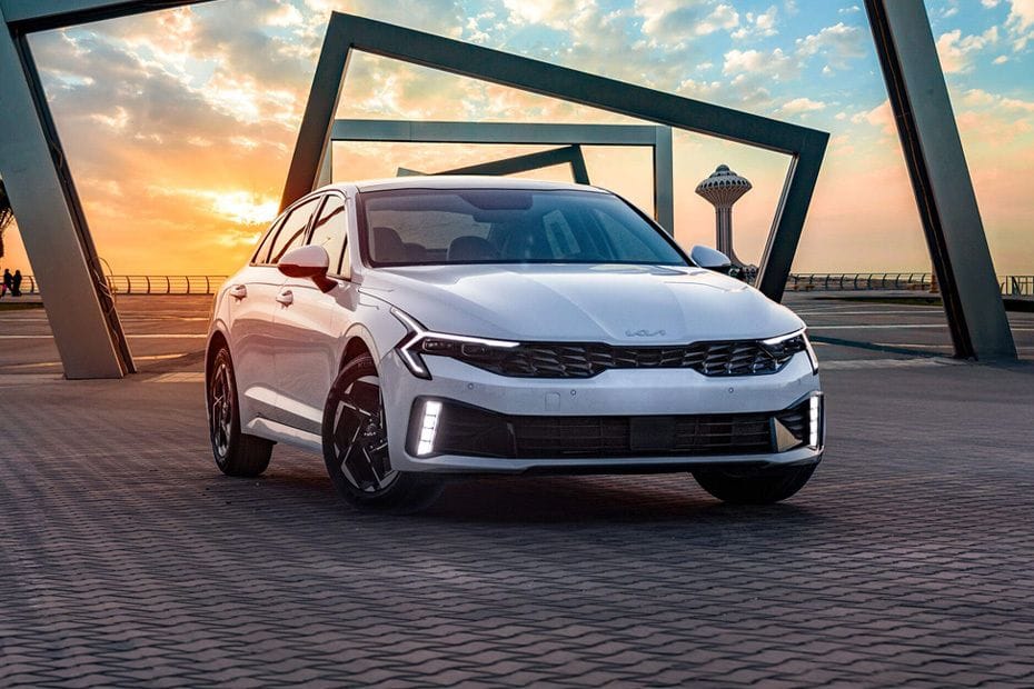 KIA K5 Front Medium View