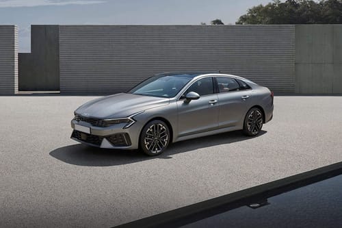 كيا K5 Front Side View