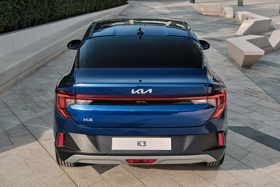 Full Rear View of كيا K3