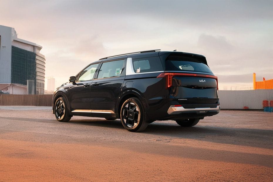 Rear Cross Side View of KIA Carnival