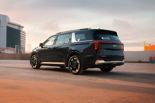 Rear Cross Side View of كيا كرنفال