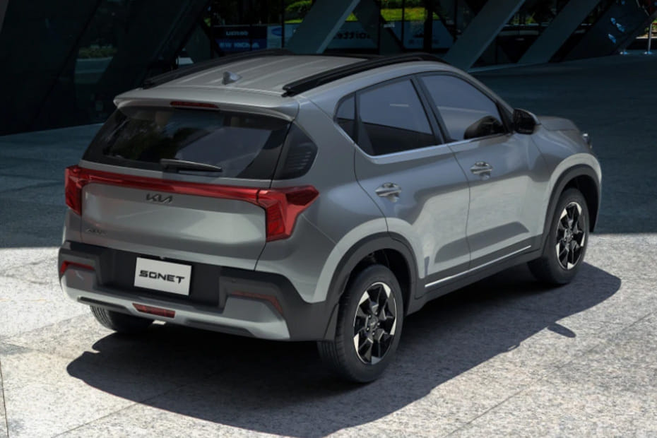 سونيت Rear angle view