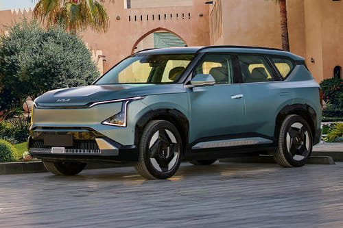 كيا  EV5 Front angle low view