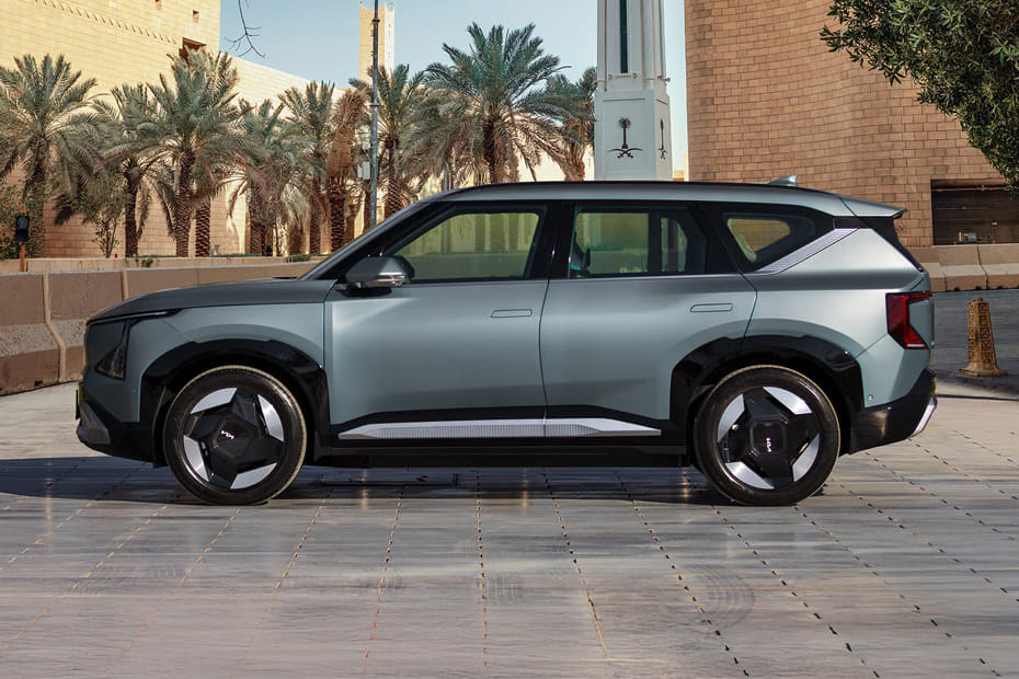 EV5 Side view