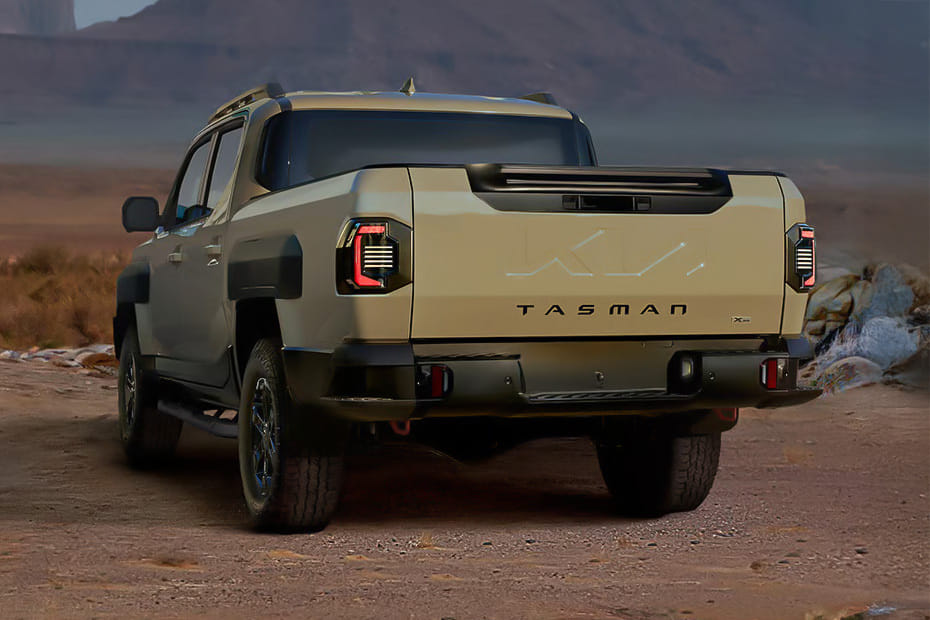 Rear Medium View of كيا تاسمان