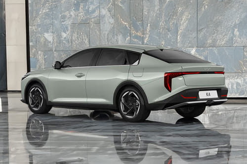 Rear Cross Side View of كيا K4