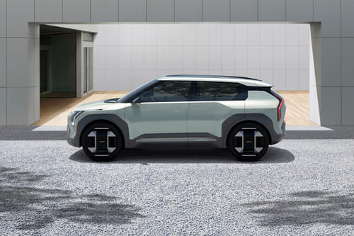 إي في 3 Side view