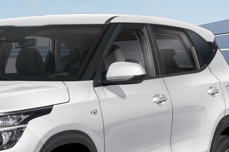 كيا سيلتوس 2026 Drivers Side Mirror Front Angle