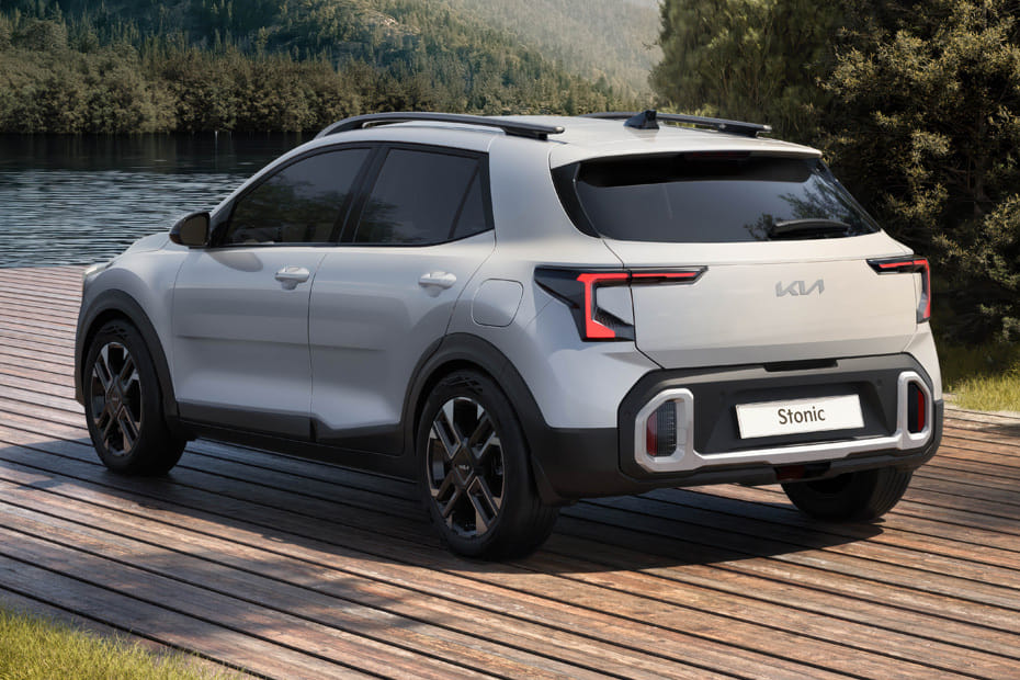 Rear Medium View of كيا ستونيك