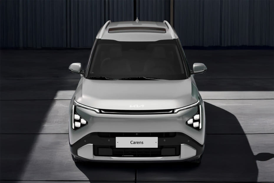 Full Front View of Carens