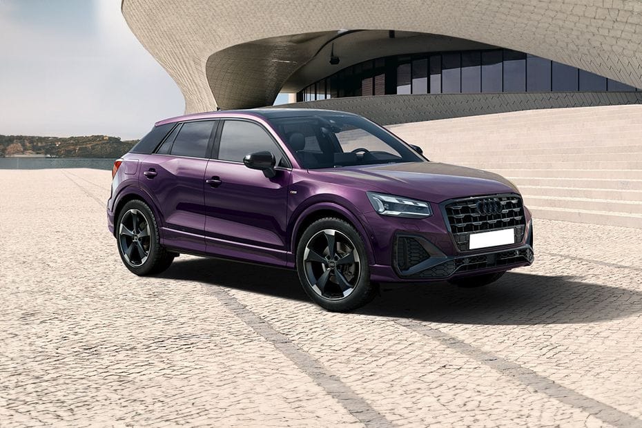 أودي Q2 Front Cross Side View