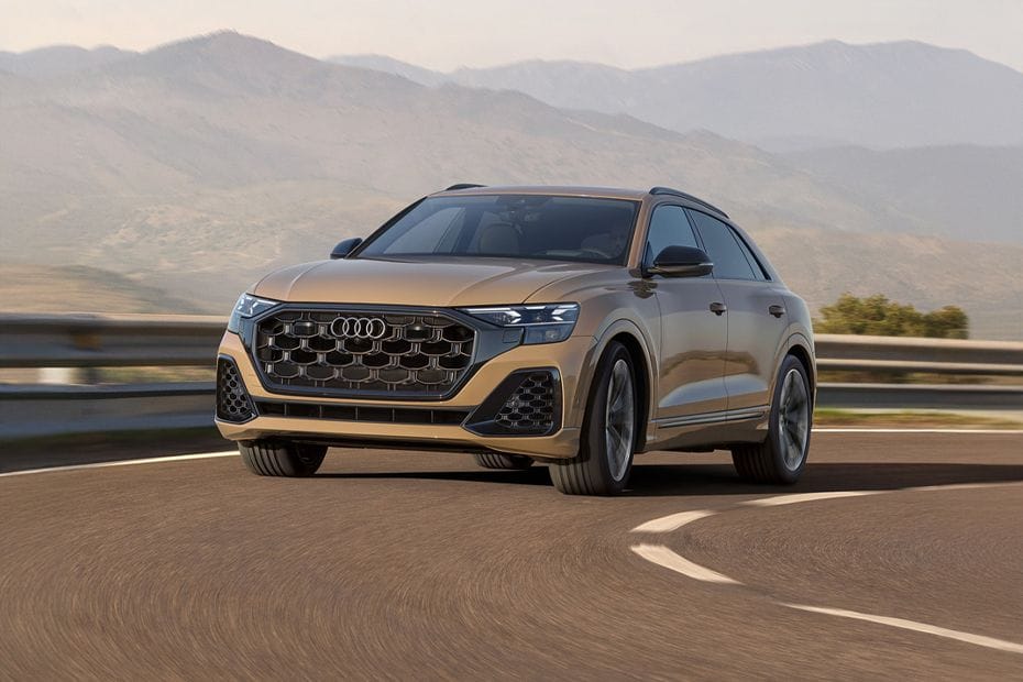 Audi Q8 Front Cross Side View