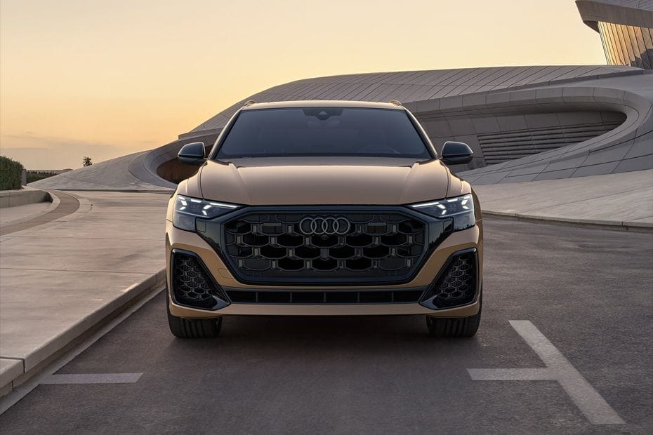 Full Front View of Q8