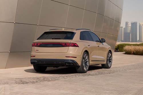 Rear Cross Side View of Audi Q8