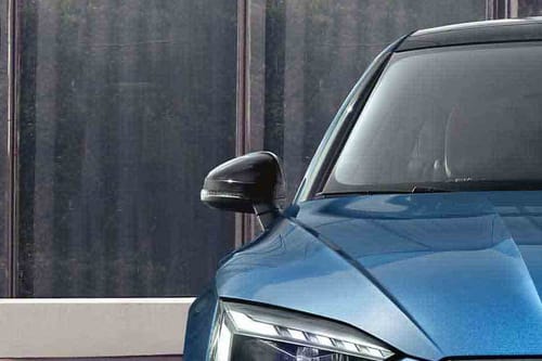 أودي  سبورت باكA5 Right Corner Front View