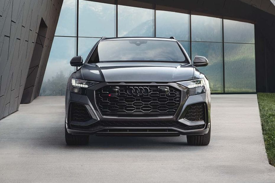 Full Front View of RS Q8