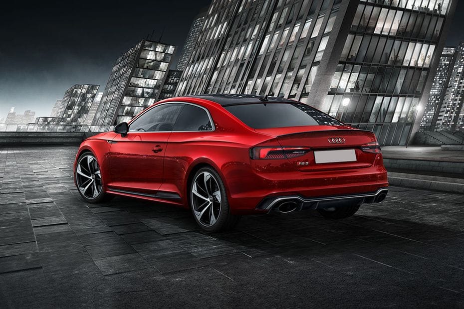 Rear Cross Side View of أودي آر إس 5 كوبيه