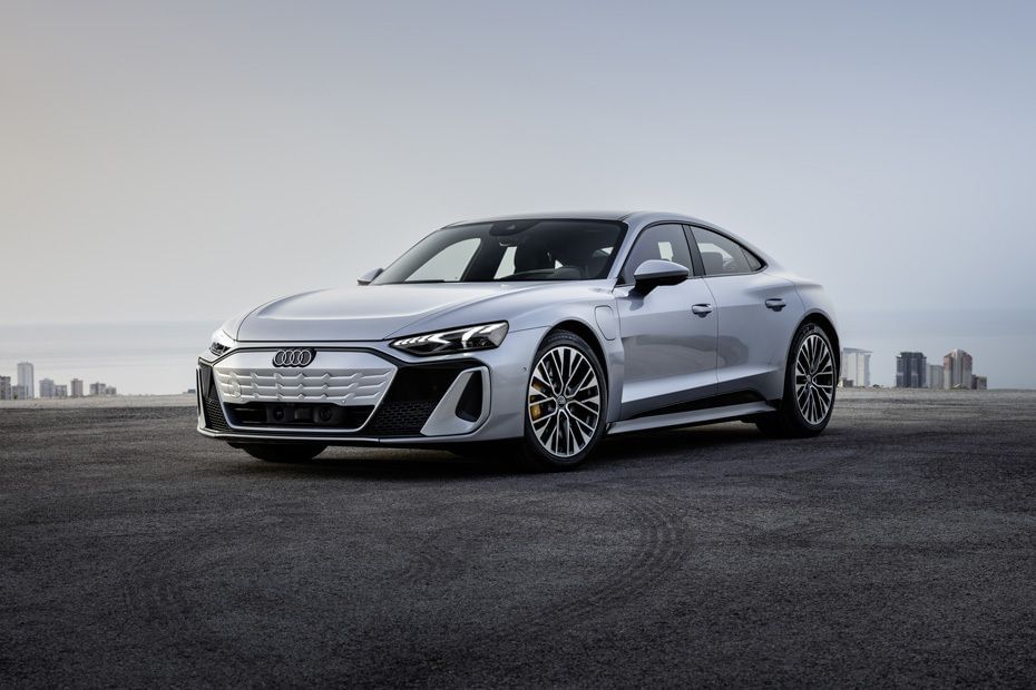 Audi  E-tron GT Front angle low view