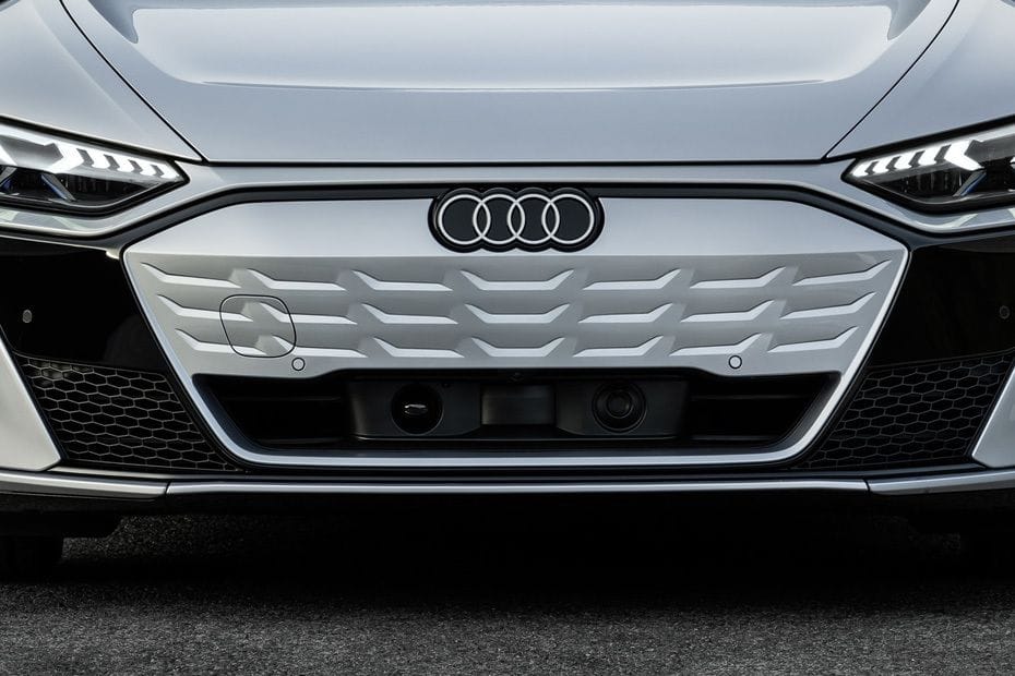 إي-ترون جي تي Grille View