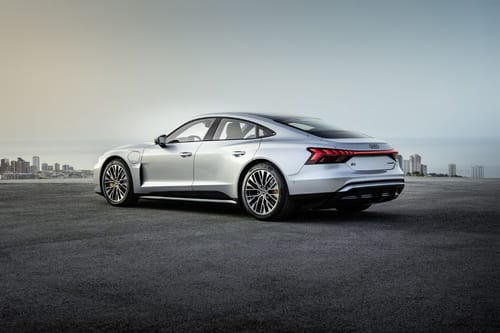 Rear Cross Side View of أودي إي-ترون جي تي