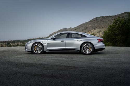 إي-ترون جي تي Side view