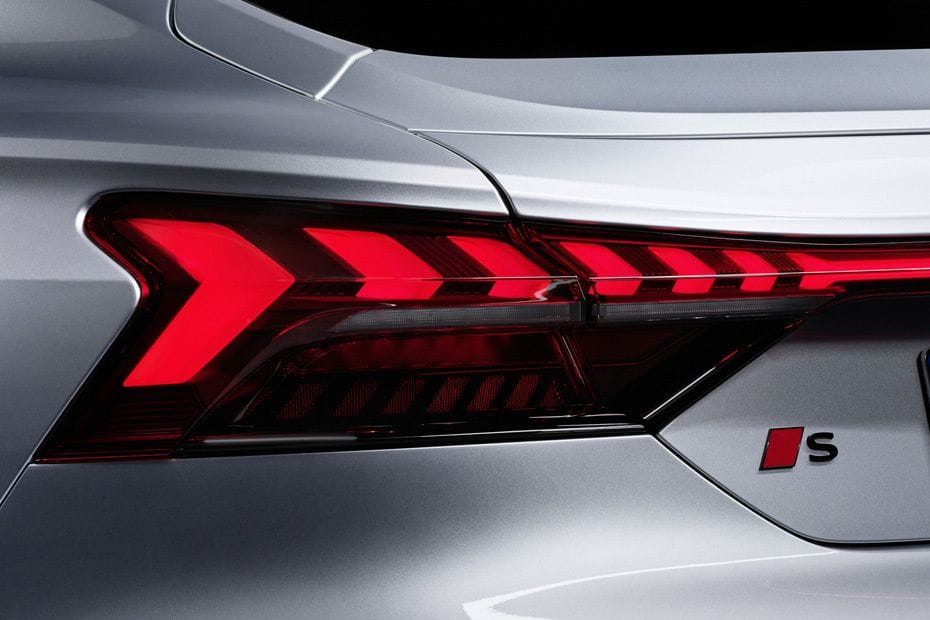 إي-ترون جي تي Tail light