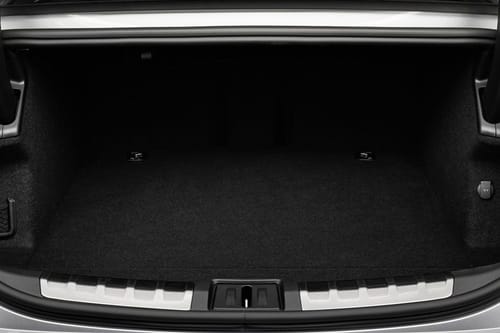 Trunk Open Closer View of إي-ترون جي تي