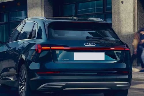 إي-ترون Tail light