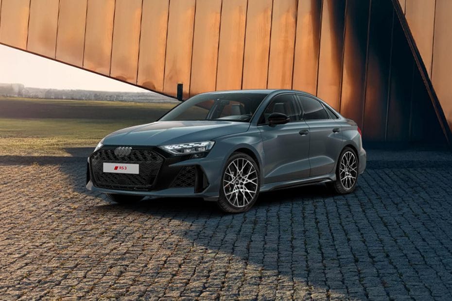 أودي  RS3 Front angle low view