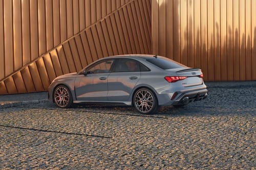 Rear Cross Side View of أودي RS3