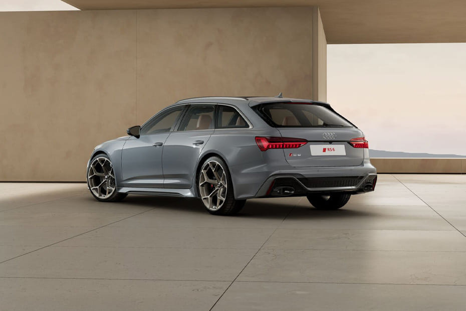 Rear Cross Side View of Audi RS6 Avant